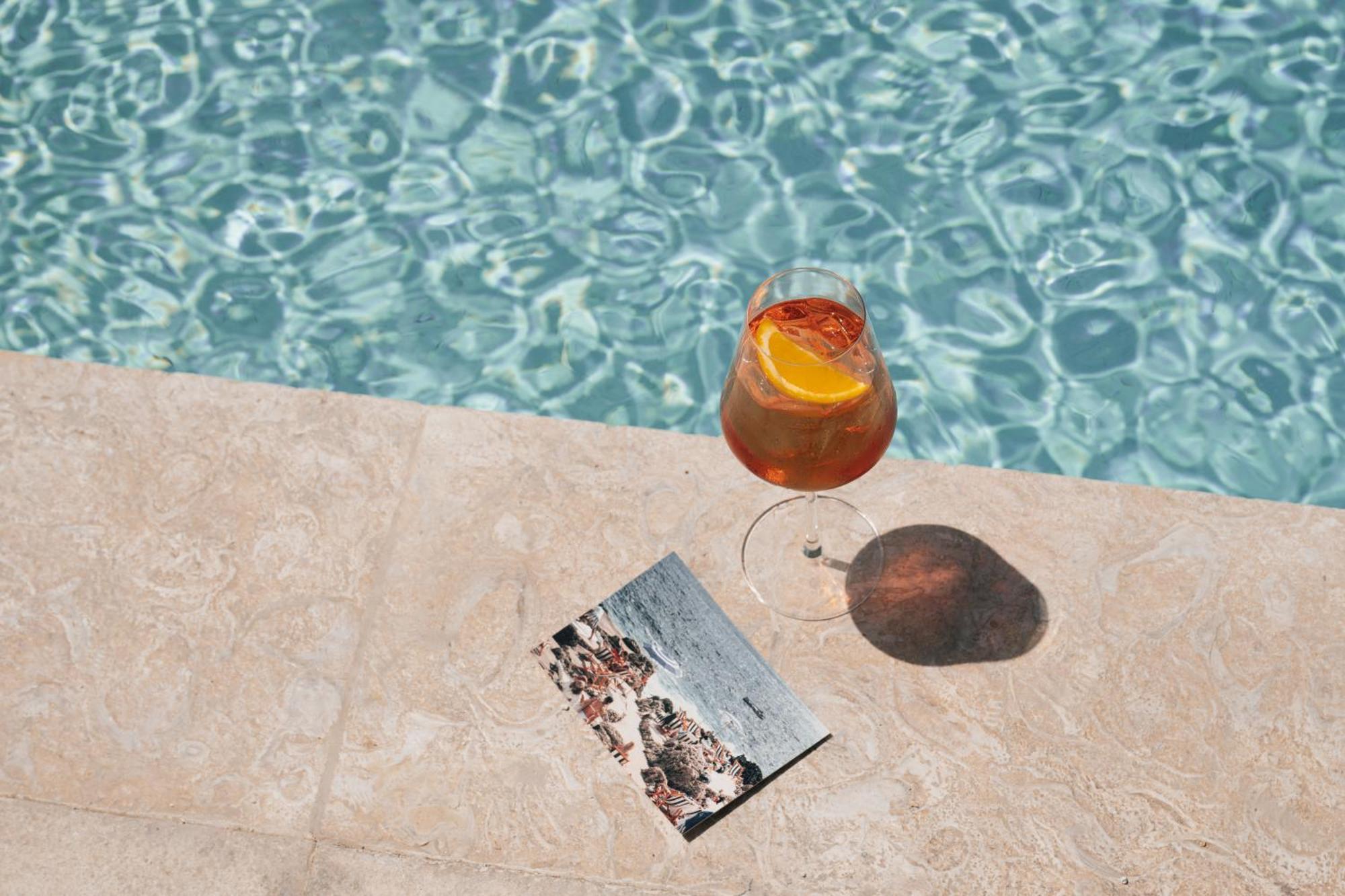 Delano Dubai At Bluewaters Hotel Exterior photo A glass of Aperol Spritz