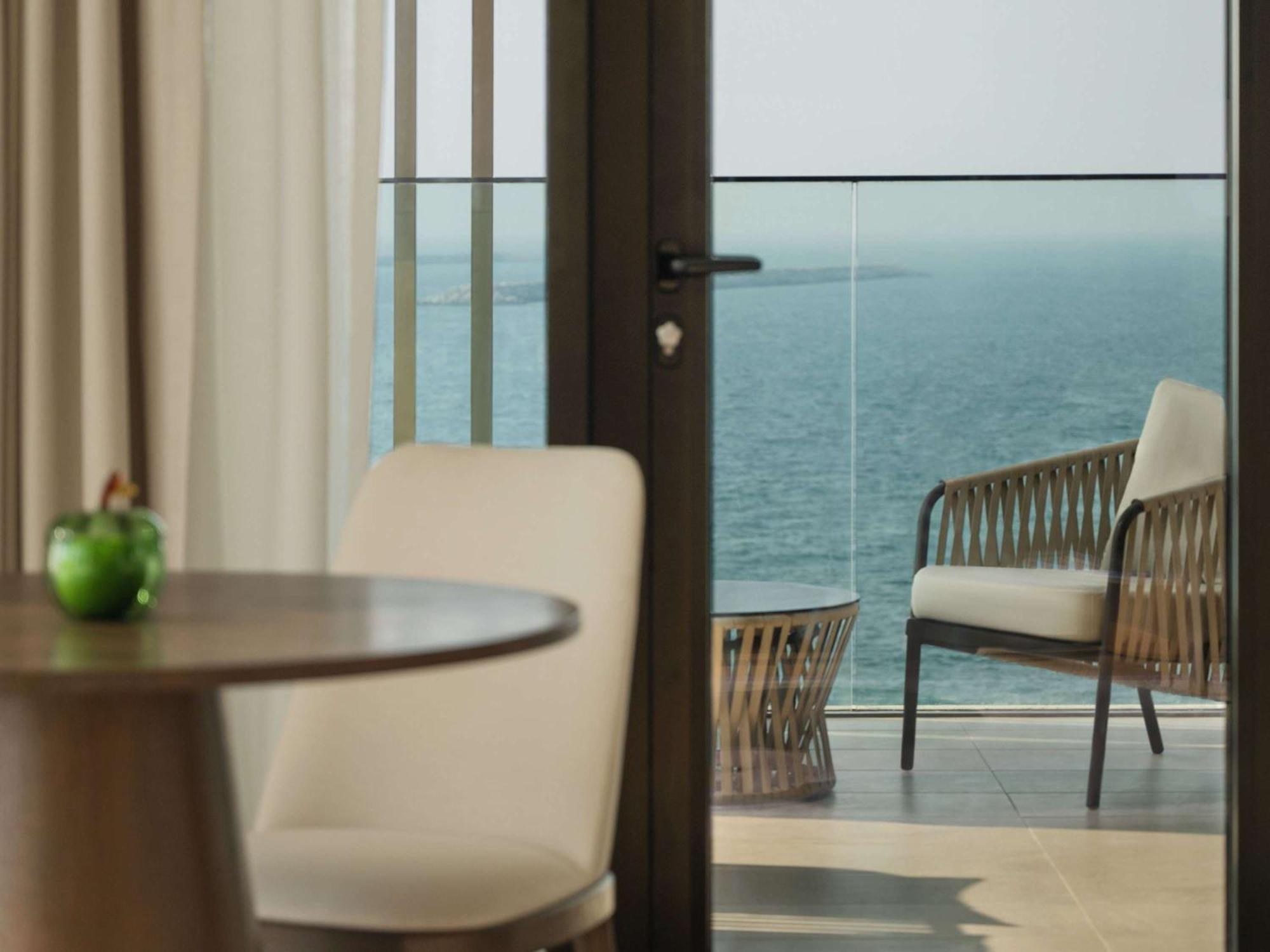 Delano Dubai At Bluewaters Hotel Exterior photo A room at the hotel