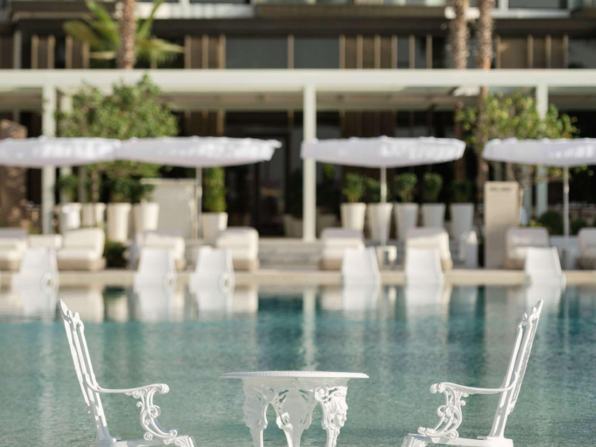 Delano Dubai At Bluewaters Hotel Exterior photo The swimming pool at the hotel