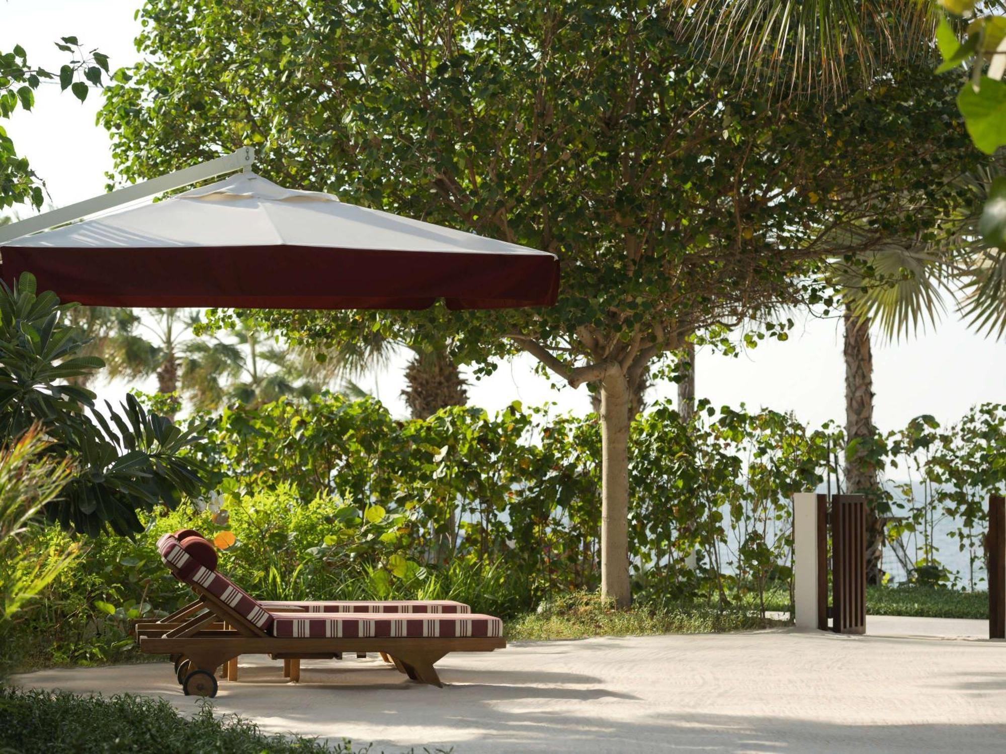 Delano Dubai At Bluewaters Hotel Exterior photo The resort's beach